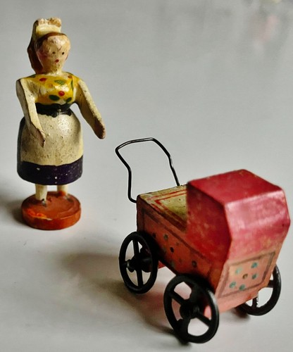 Alte holzfigur frau - alte,