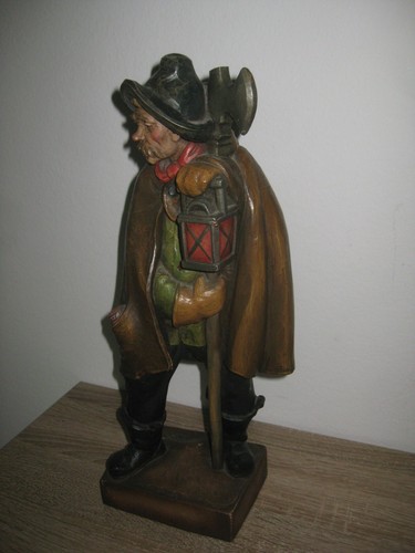 Alte holzfigur nachtwächter - alte,