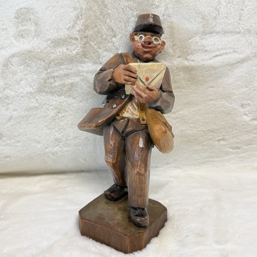 Handgeschnitzter holz postbote - handgeschnitzter,