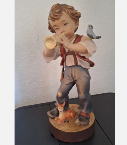 Alte holzfigur junge - alte, mit