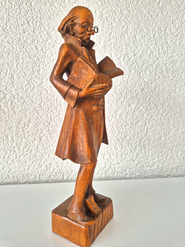 Alte holzfigur der - alte, professor