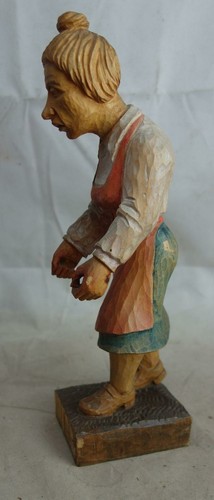 Alte holzfigur frau - alte,