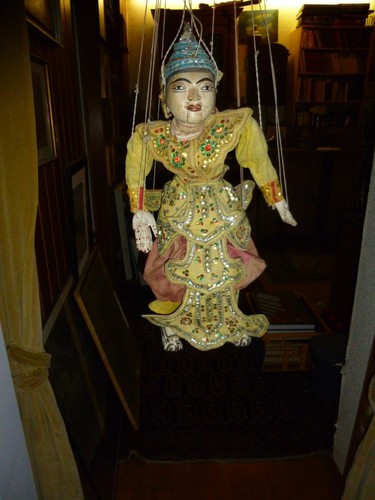 Alte marionettenfiguren um - 4,