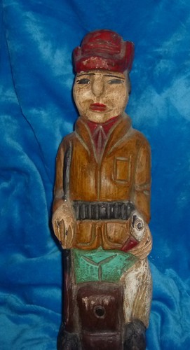 Alte große holzfigur mann mit - große,