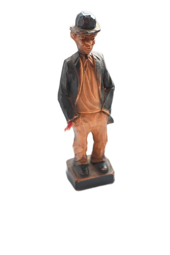 Alte holzfigur mann mit hut - holzfigur,