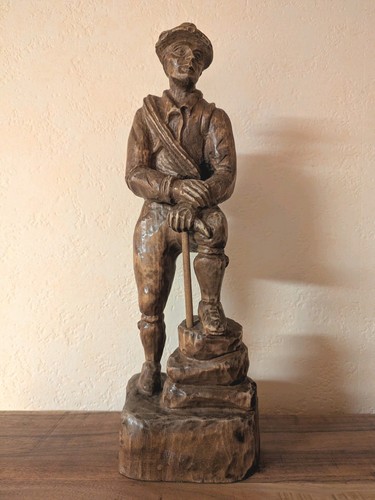 Alte holzfigur wanderer - alte,
